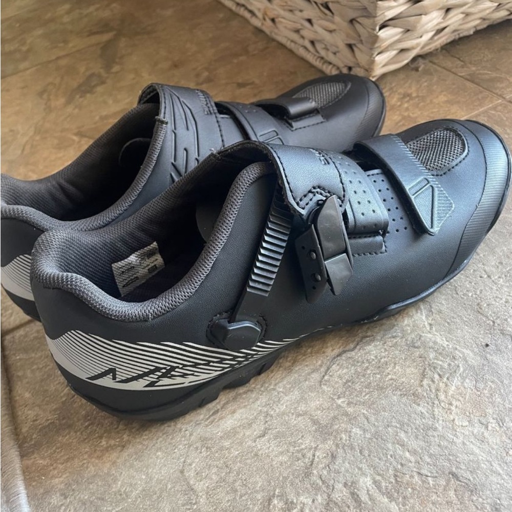 Shimano Spin Shoes with Clips/Cleat! Great Condition!